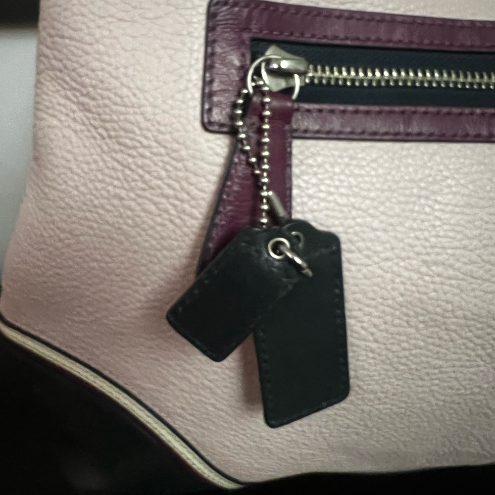 Coach Laura Spectator Shoulder bag With 3 Compartments and Kisslock 2010 - Picture 4 of 14